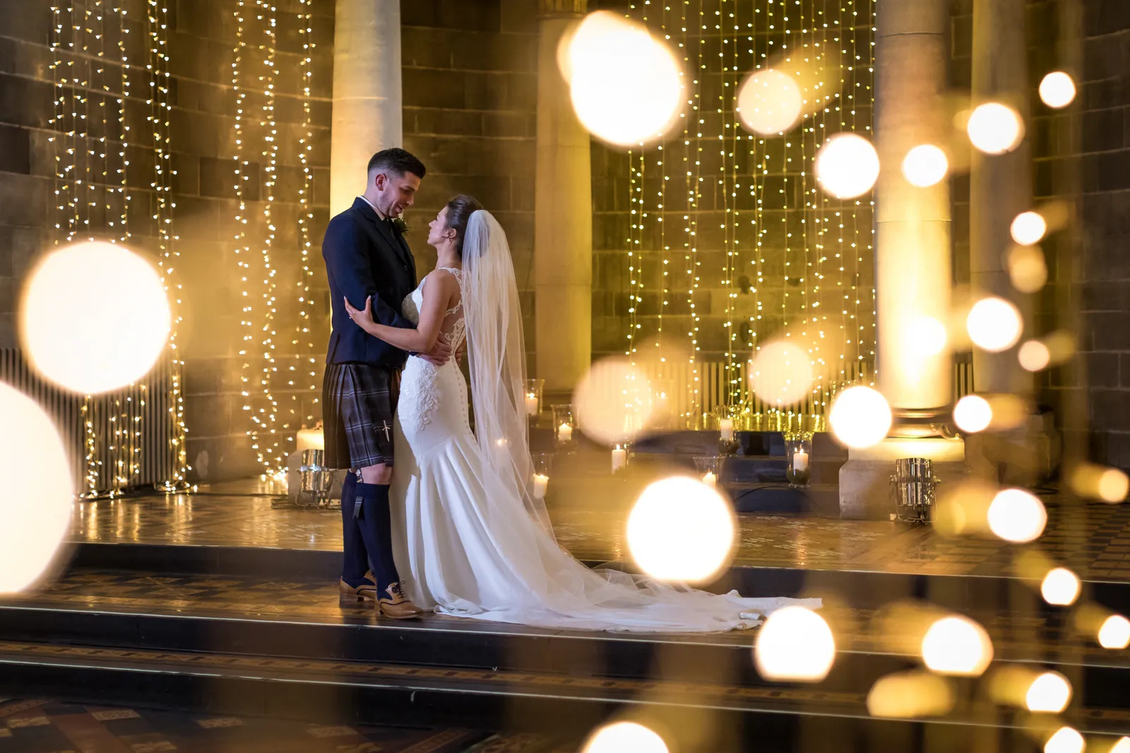 mansfield traquair wedding venue photo of bride and groom